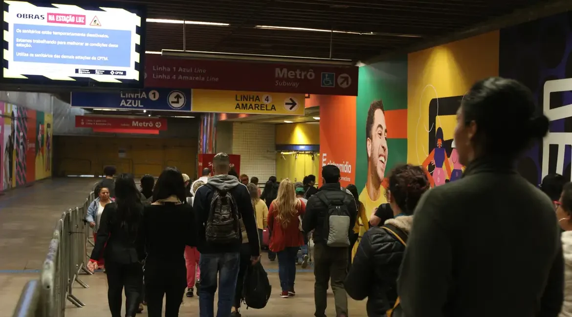 Falha em trem da CPTM lota estações em São Paulo nesta segunda 